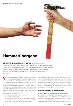 Hammer&uuml;bergabe mit dem Generationswechsel im Handwerk in der BAUMETALL mit fachlicher Unterst&uuml;tzung von Klaus Steinseifer