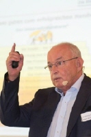 Klaus Steinseifer im Experten- und Fachvortrag f&uuml;r das Dentalhandwerk